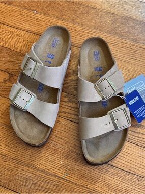 NWT Birkenstock Soft Footbed Arizona size 9.5 beige/tan birkabuck